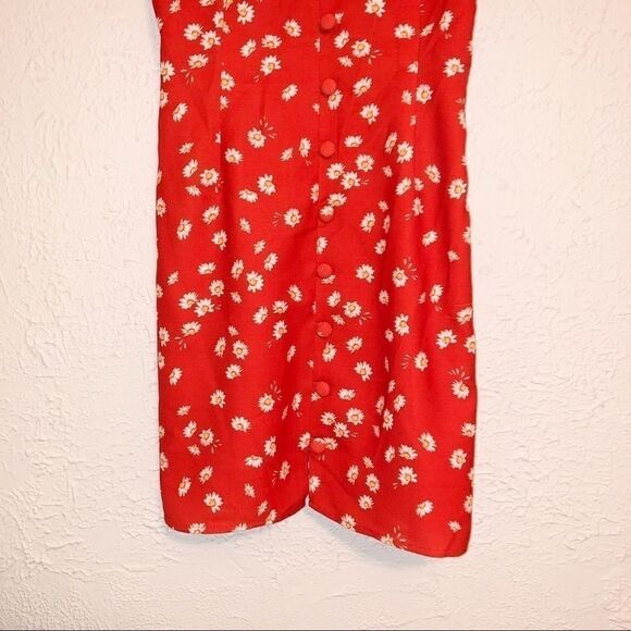 Finders Keepers Mae Mini Dress in Red Daisy - Picture 9 of 16